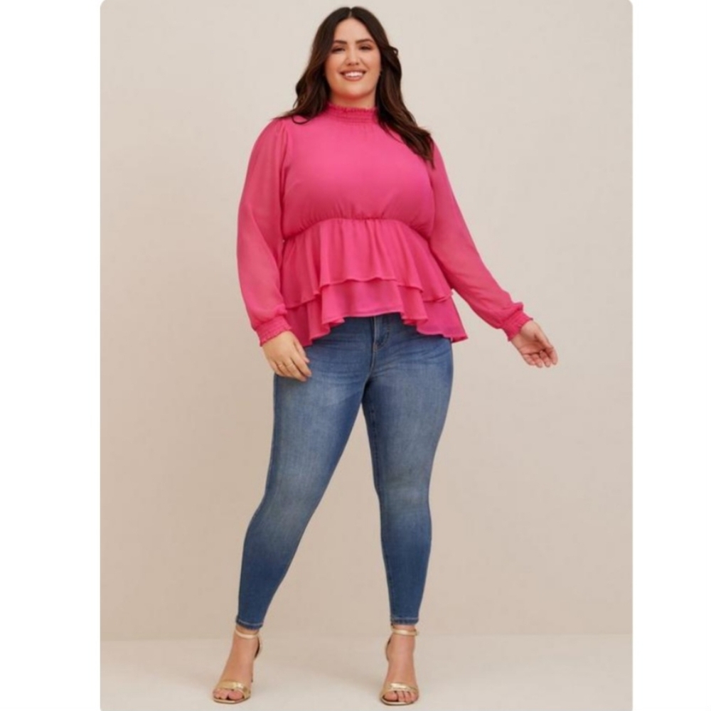 Torrid Women’s Pink Crinkle Chiffon Smocked Neck Ruffle Tiered Top Size 3X.